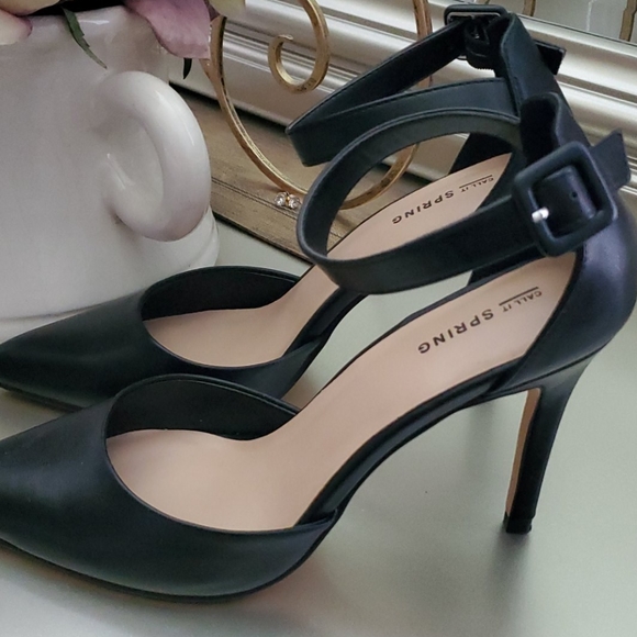 Heels - Picture 4 of 4